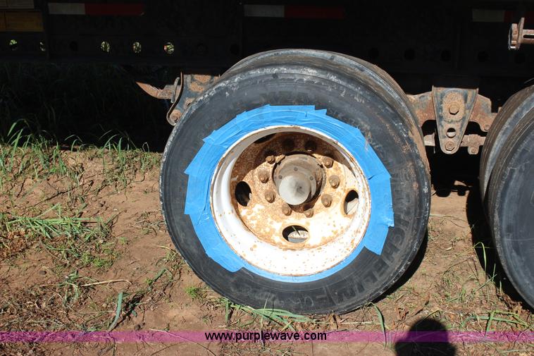 image for item J4265 1999 Dorsey DGTS-48 flatbed trailer