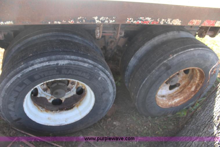 image for item J4265 1999 Dorsey DGTS-48 flatbed trailer