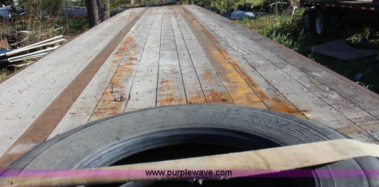 image for item J4265 1999 Dorsey DGTS-48 flatbed trailer