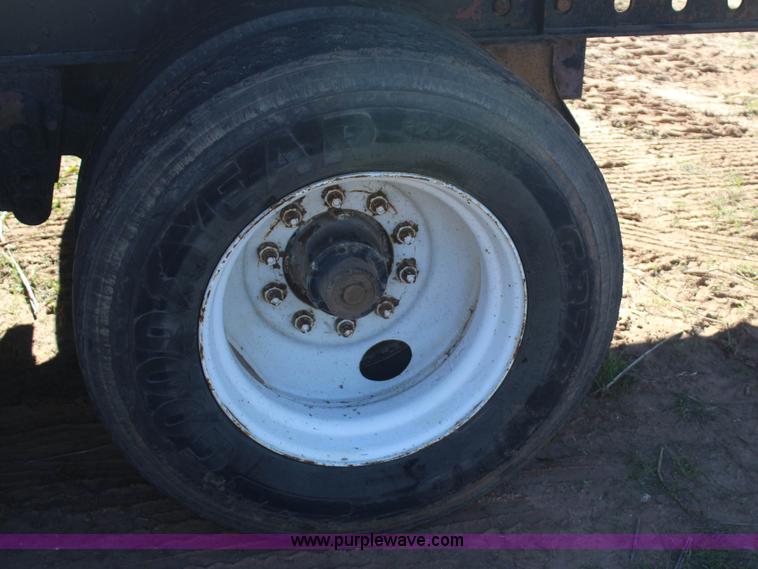 image for item J4267 1997 Great Dane flatbed trailer