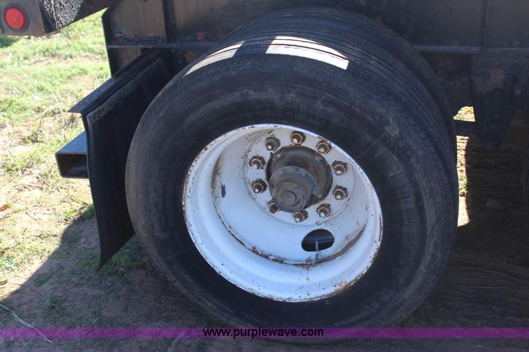 image for item J4267 1997 Great Dane flatbed trailer