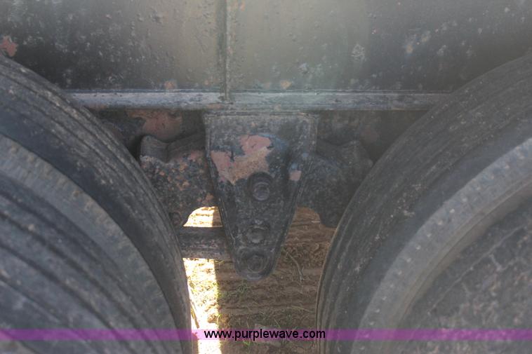 image for item J4267 1997 Great Dane flatbed trailer