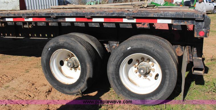 image for item J4267 1997 Great Dane flatbed trailer