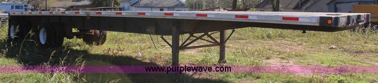 image for item J4268 1994 Fontain flatbed trailer