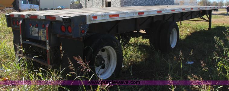 image for item J4268 1994 Fontain flatbed trailer