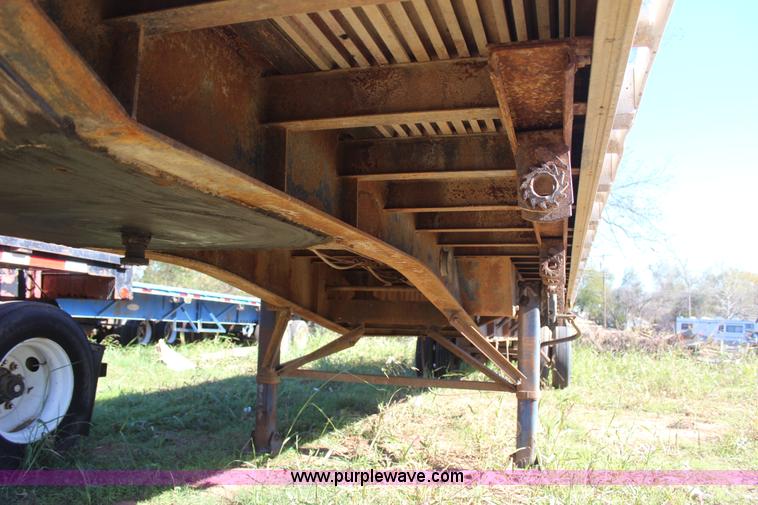 image for item J4268 1994 Fontain flatbed trailer