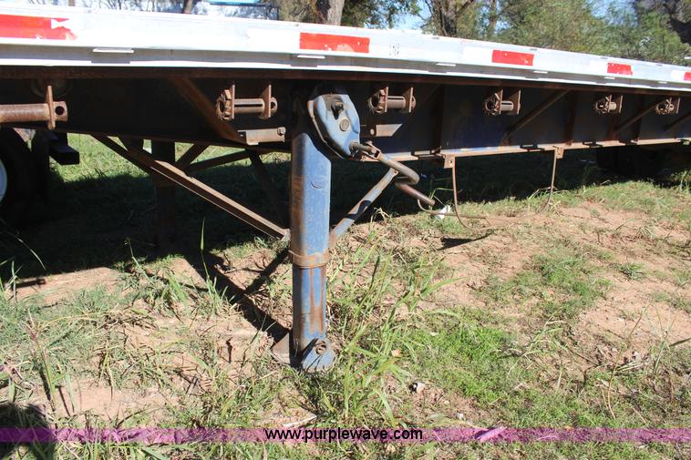 image for item J4268 1994 Fontain flatbed trailer