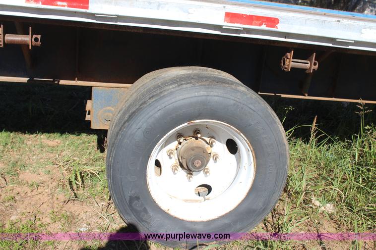 image for item J4268 1994 Fontain flatbed trailer
