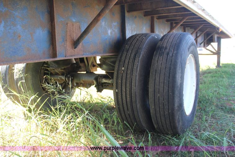 image for item J4268 1994 Fontain flatbed trailer