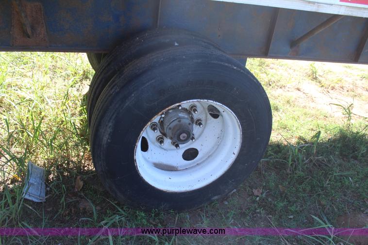 image for item J4268 1994 Fontain flatbed trailer