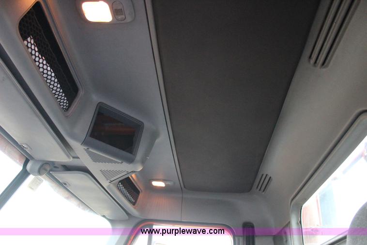 image for item J4366 2006 Freightliner ST120 semi truck