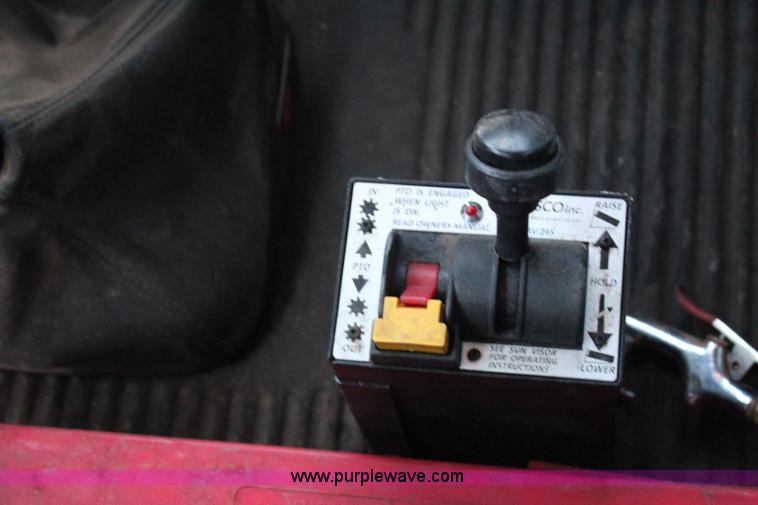 image for item J4366 2006 Freightliner ST120 semi truck