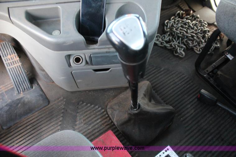 image for item J4366 2006 Freightliner ST120 semi truck