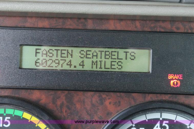 image for item J4366 2006 Freightliner ST120 semi truck