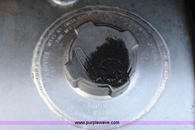 image for item J4366 2006 Freightliner ST120 semi truck