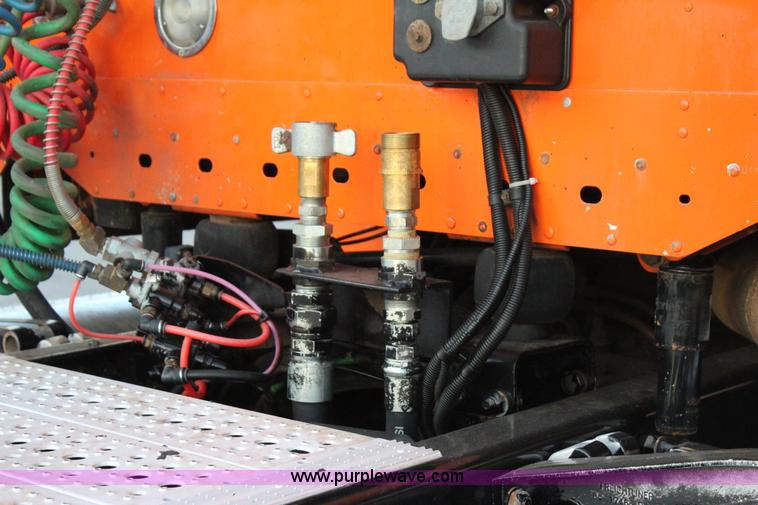 image for item J4366 2006 Freightliner ST120 semi truck