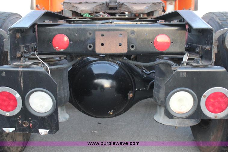 image for item J4366 2006 Freightliner ST120 semi truck