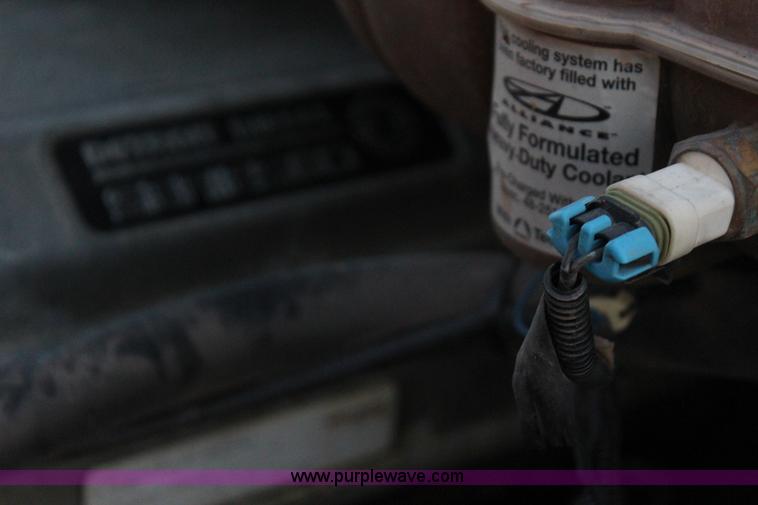 image for item J4366 2006 Freightliner ST120 semi truck