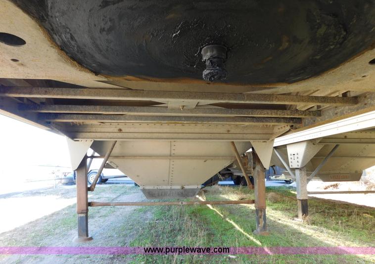 image for item J6839 2009 Timpte Super Hopper grain trailer
