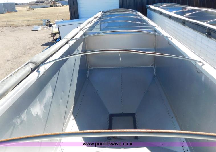 image for item J6839 2009 Timpte Super Hopper grain trailer