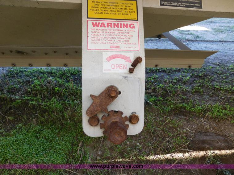 image for item J6839 2009 Timpte Super Hopper grain trailer