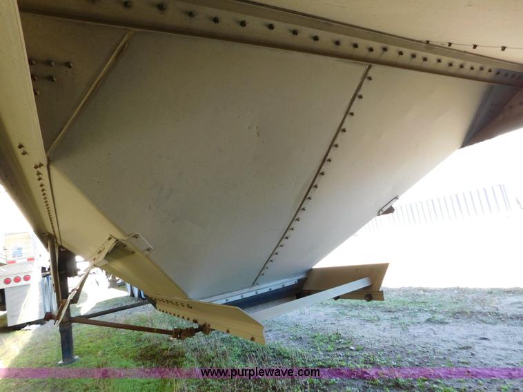 image for item J6839 2009 Timpte Super Hopper grain trailer