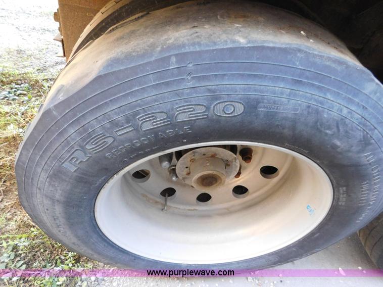 image for item J6839 2009 Timpte Super Hopper grain trailer