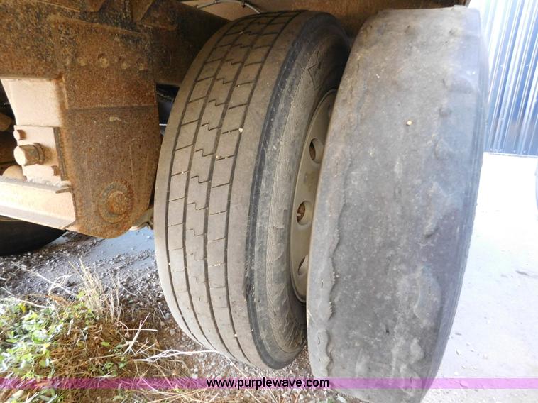 image for item J6839 2009 Timpte Super Hopper grain trailer