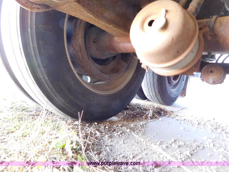 image for item J6839 2009 Timpte Super Hopper grain trailer