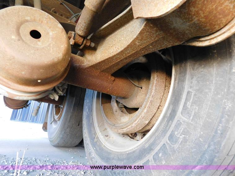 image for item J6839 2009 Timpte Super Hopper grain trailer