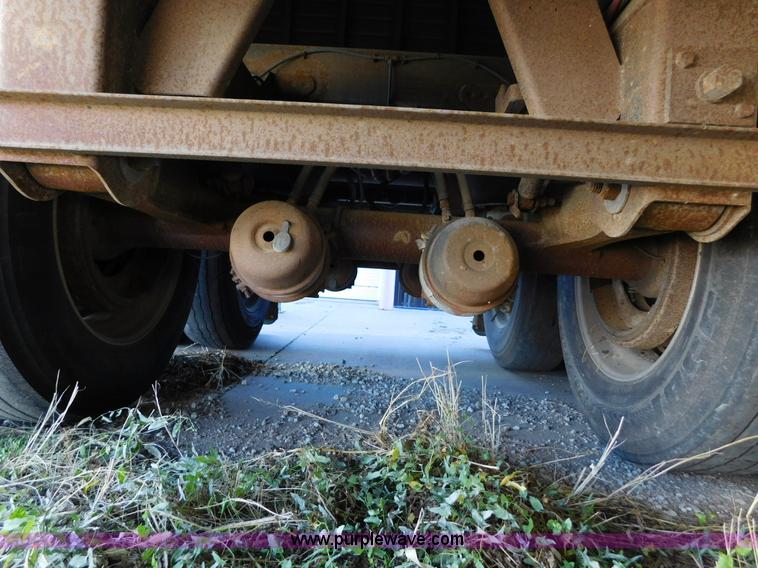 image for item J6839 2009 Timpte Super Hopper grain trailer