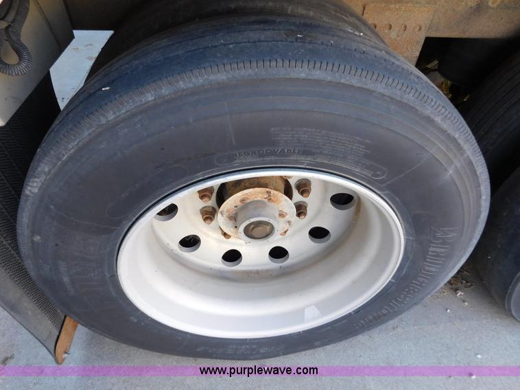 image for item J6839 2009 Timpte Super Hopper grain trailer