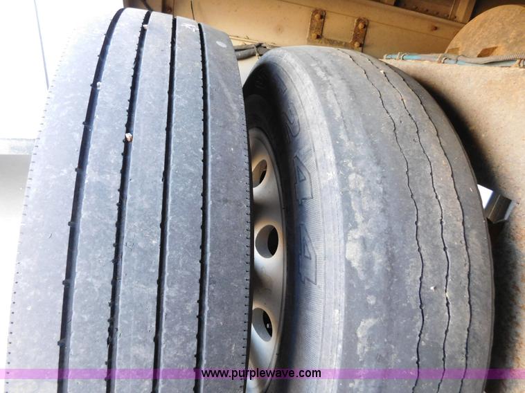 image for item J6839 2009 Timpte Super Hopper grain trailer