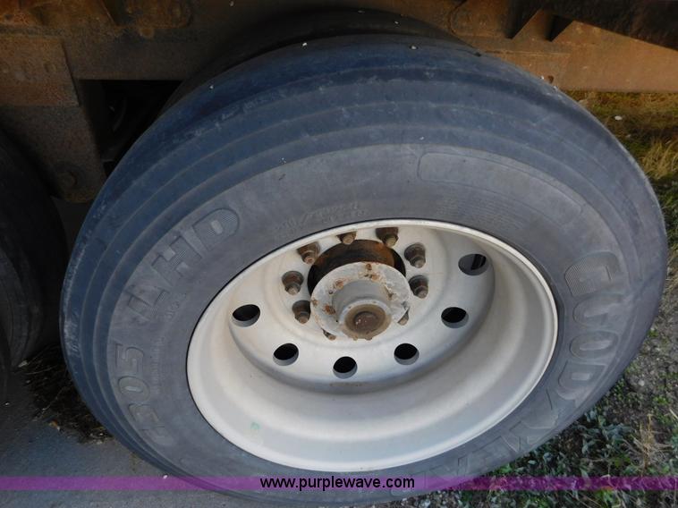 image for item J6839 2009 Timpte Super Hopper grain trailer