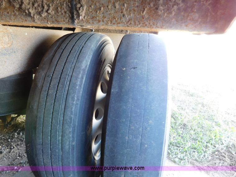 image for item J6839 2009 Timpte Super Hopper grain trailer