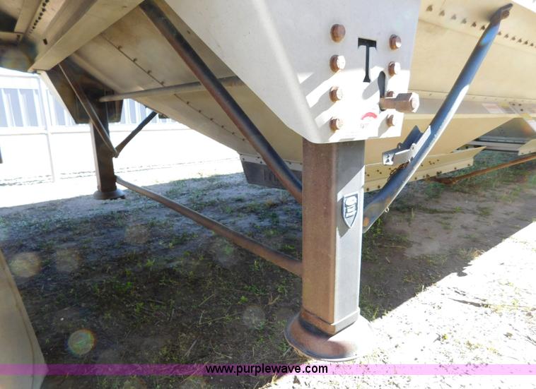image for item J6840 2009 Timpte Super Hopper double hopper grain trailer