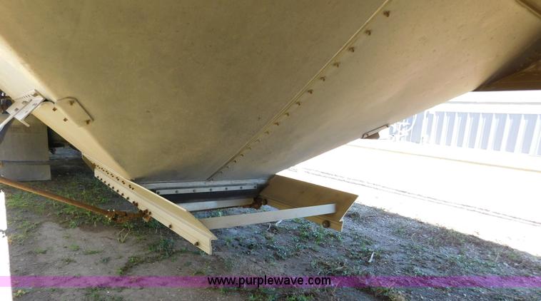 image for item J6840 2009 Timpte Super Hopper double hopper grain trailer