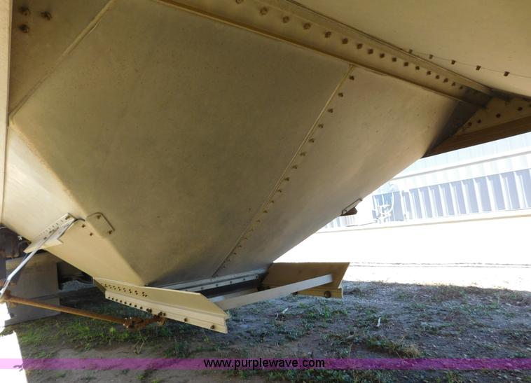 image for item J6840 2009 Timpte Super Hopper double hopper grain trailer