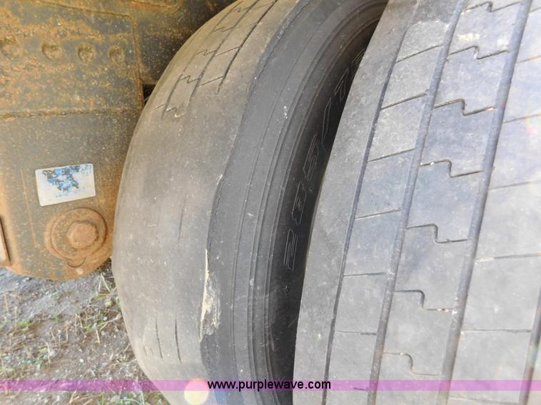 image for item J6840 2009 Timpte Super Hopper double hopper grain trailer