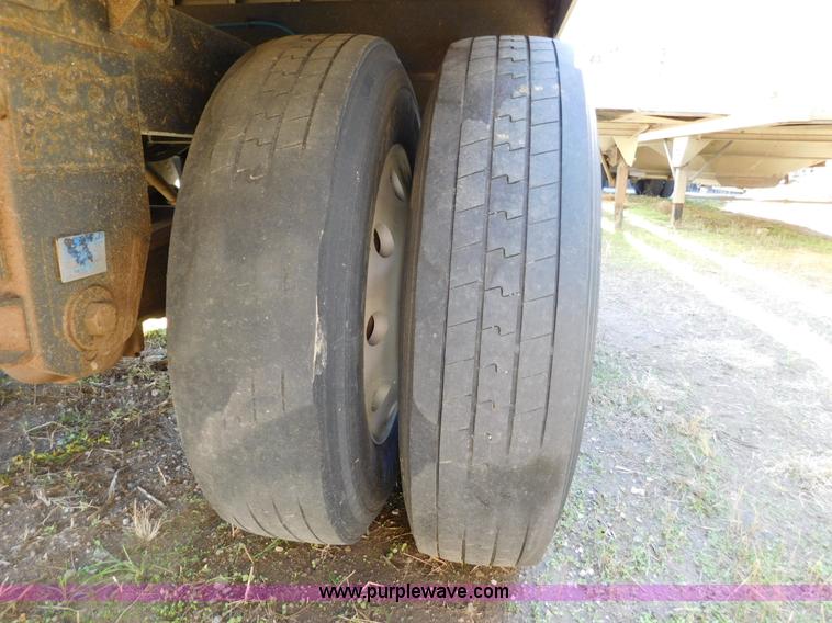 image for item J6840 2009 Timpte Super Hopper double hopper grain trailer