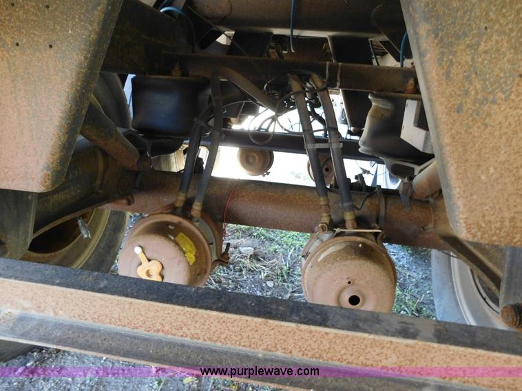 image for item J6840 2009 Timpte Super Hopper double hopper grain trailer