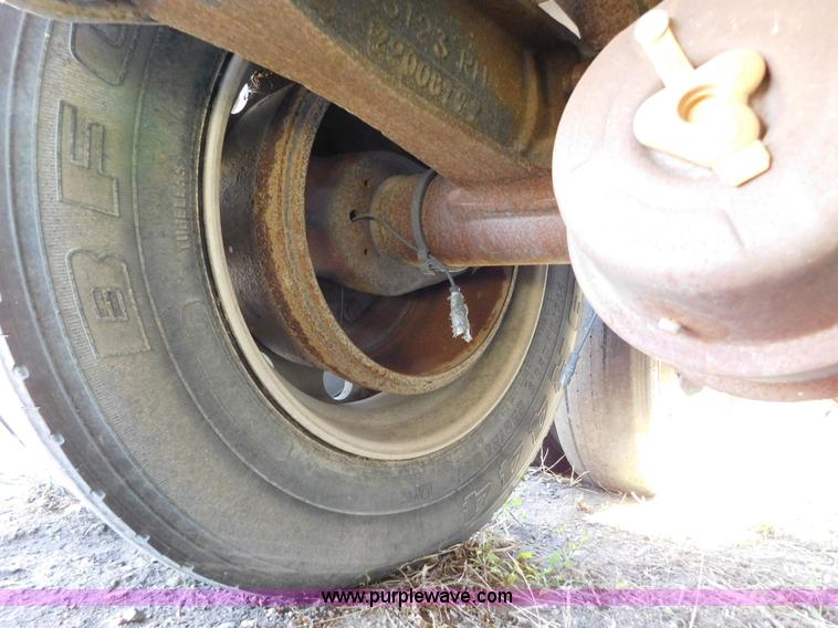 image for item J6840 2009 Timpte Super Hopper double hopper grain trailer