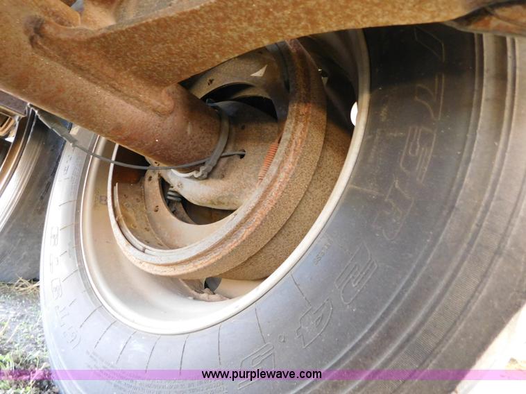 image for item J6840 2009 Timpte Super Hopper double hopper grain trailer