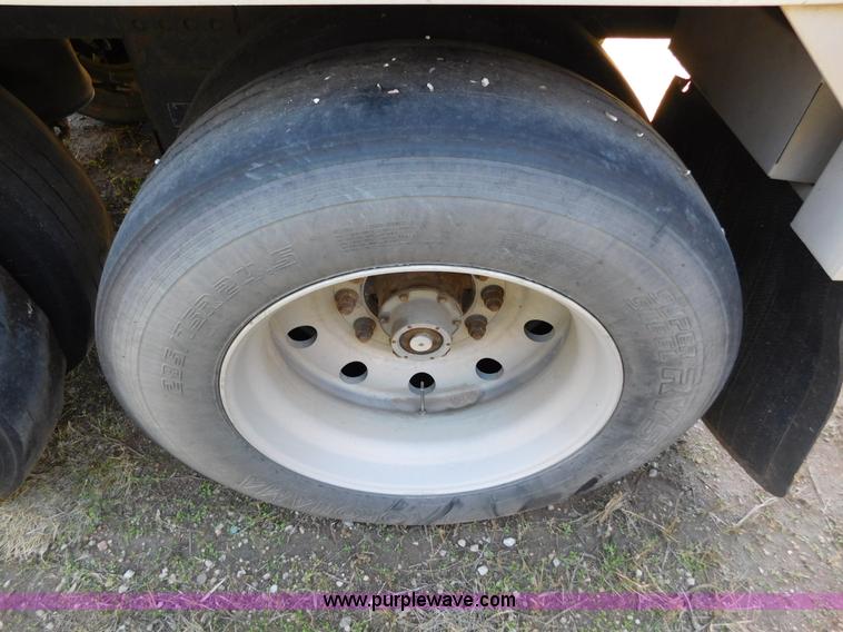 image for item J6840 2009 Timpte Super Hopper double hopper grain trailer