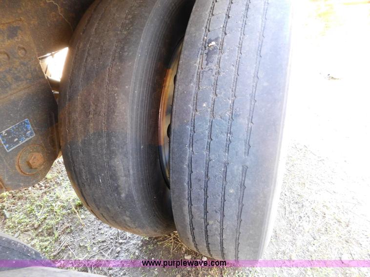 image for item J6840 2009 Timpte Super Hopper double hopper grain trailer