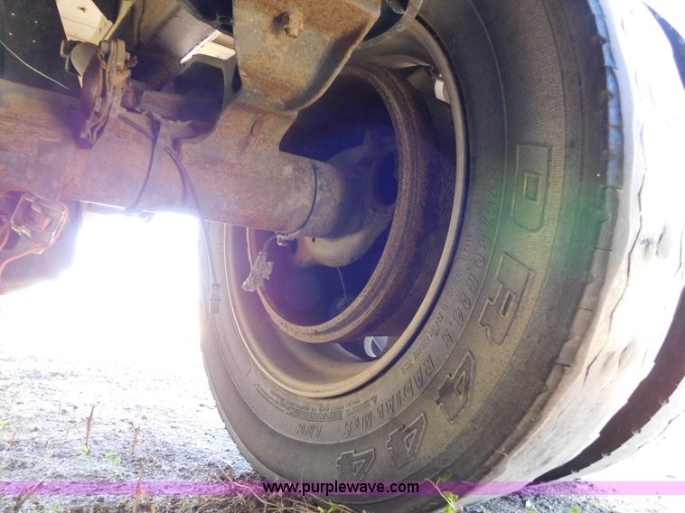 image for item J6840 2009 Timpte Super Hopper double hopper grain trailer