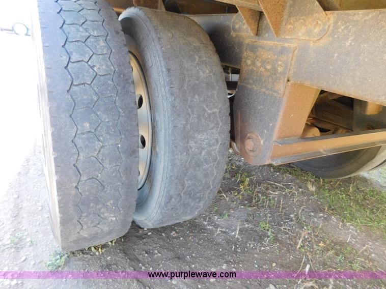 image for item J6840 2009 Timpte Super Hopper double hopper grain trailer