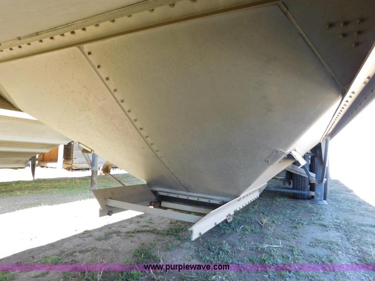 image for item J6840 2009 Timpte Super Hopper double hopper grain trailer