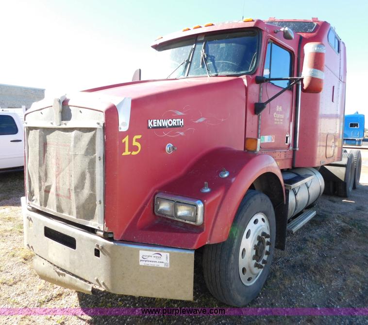 image for item J6841 1997 Kenworth T800 semi truck