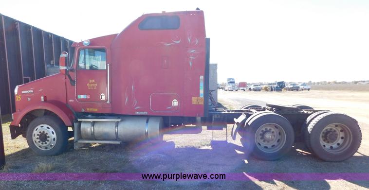 image for item J6841 1997 Kenworth T800 semi truck